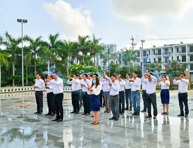 Đoàn cán bộ Công ty In Nhân Dân Bình Định dâng hương tại nghĩa trang liệt sĩ TP Quy Nhơn nhân ngày Thương binh Liệt sĩ 27/7