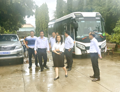 Đoàn công tác các công ty in thuộc hệ thống Báo Nhân Dân: Công ty In Báo Nhân Dân Hà Nội, Công ty In Báo Nhân Dân Đà Nẵng, Công ty In Báo Nhân Dân TP. Hồ Chí Minh đến thăm và trao đổi kinh nghiệm tại Công ty In Nhân Dân Bình Định.