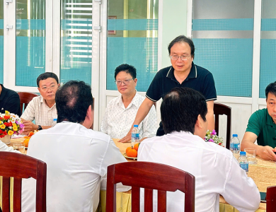 CHỦ TỊCH HỘI ĐỒNG THÀNH VIÊN - TỔNG GIÁM ĐỐC NXB GIÁO DỤC VIỆT NAM NGUYỄN TIẾN THANH CÙNG ĐOÀN CÔNG TÁC THĂM VÀ LÀM VIỆC TẠI CÔNG TY IN NHÂN DÂN BÌNH ĐỊNH